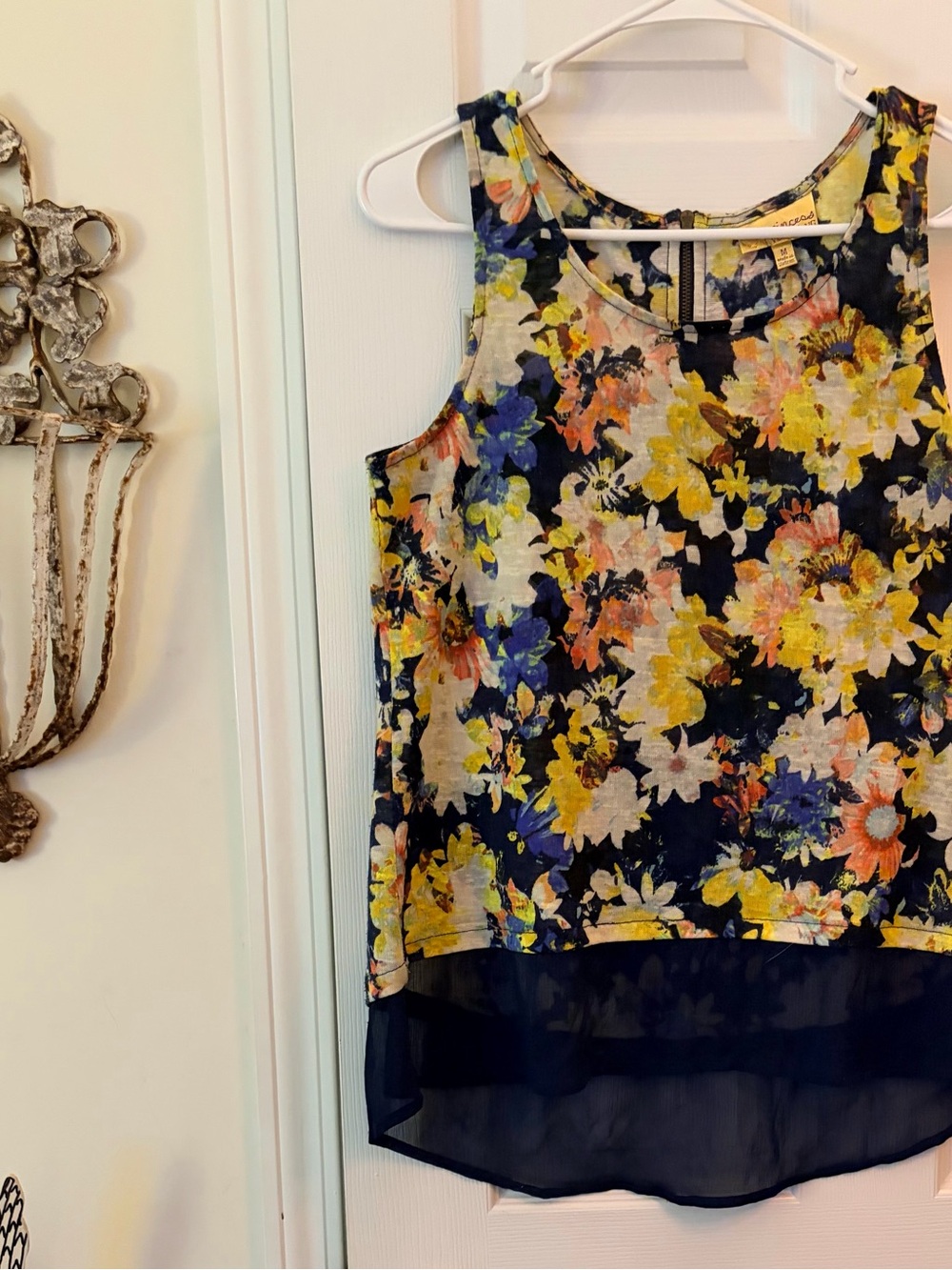 Princess Vera Wang - Navy Floral Chiffon High-Low Top.